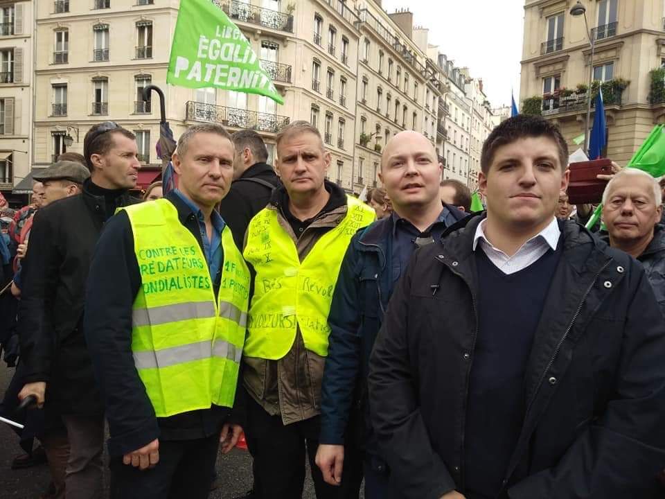 Paris Les Nationalistes Aux Côtés Des Gilets Jaunes